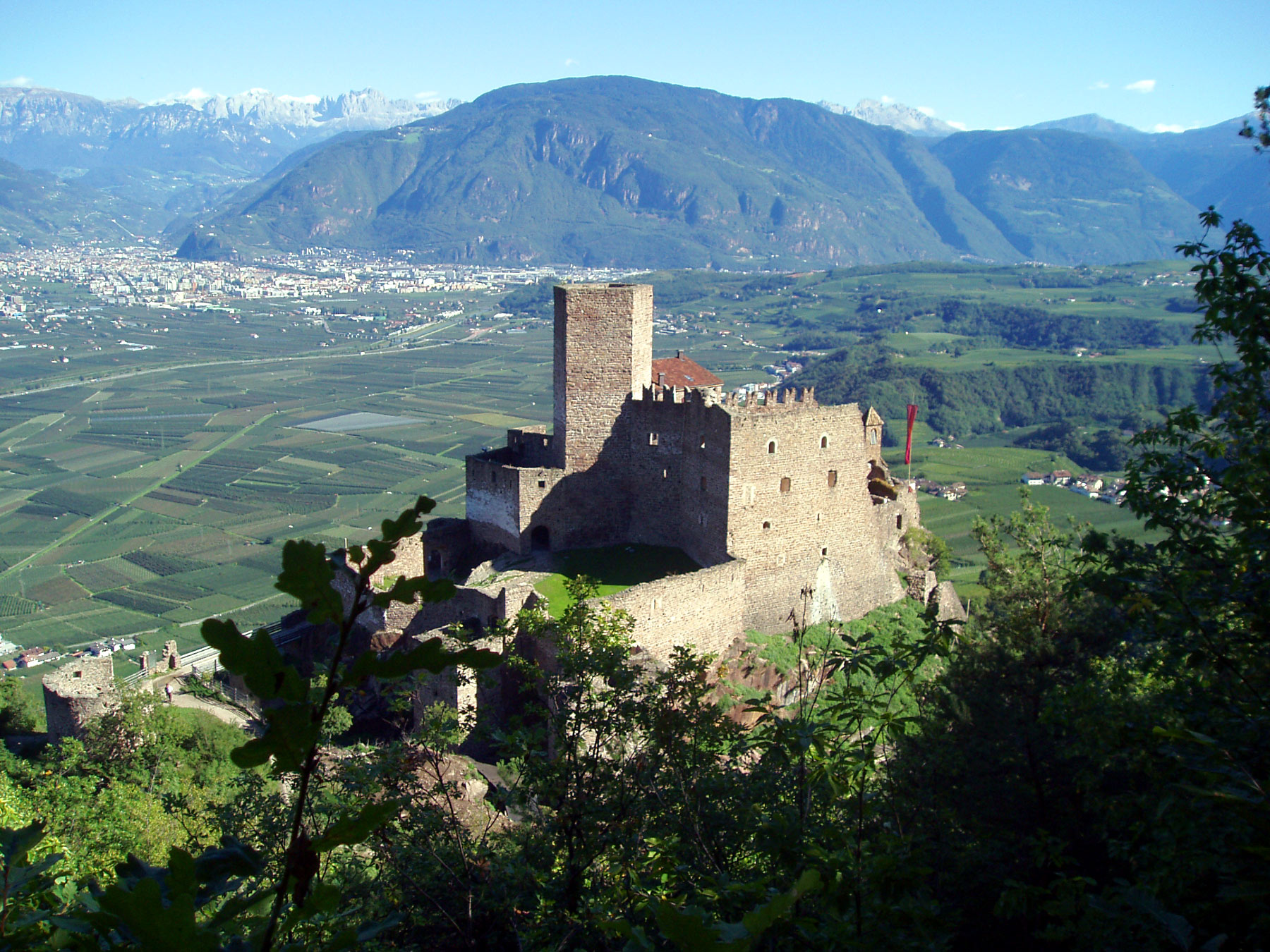 Schloss Hocheppan, Appiano sulla strada del vino